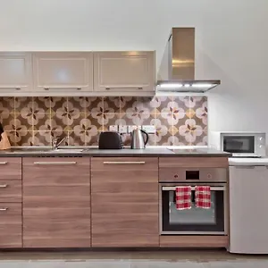 https://vallettastay-old-lodge-apartment-2.hotelssaintjulians.com
