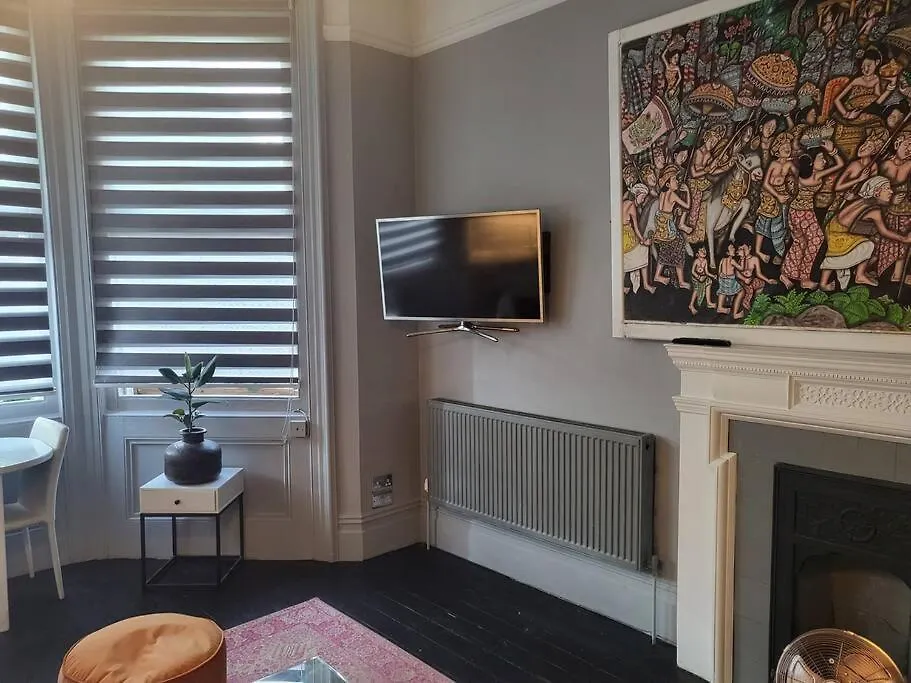 9 Modern Classic - Spacious One Bed Apartment - Great Location - Free Onsite Parking - Comfy Bed Brighton