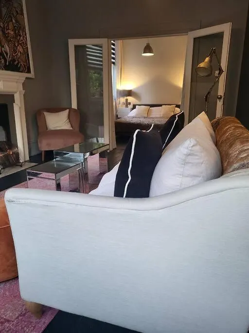 9 Modern Classic - Spacious One Bed Apartment - Great Location - Free Onsite Parking - Comfy Bed Brighton