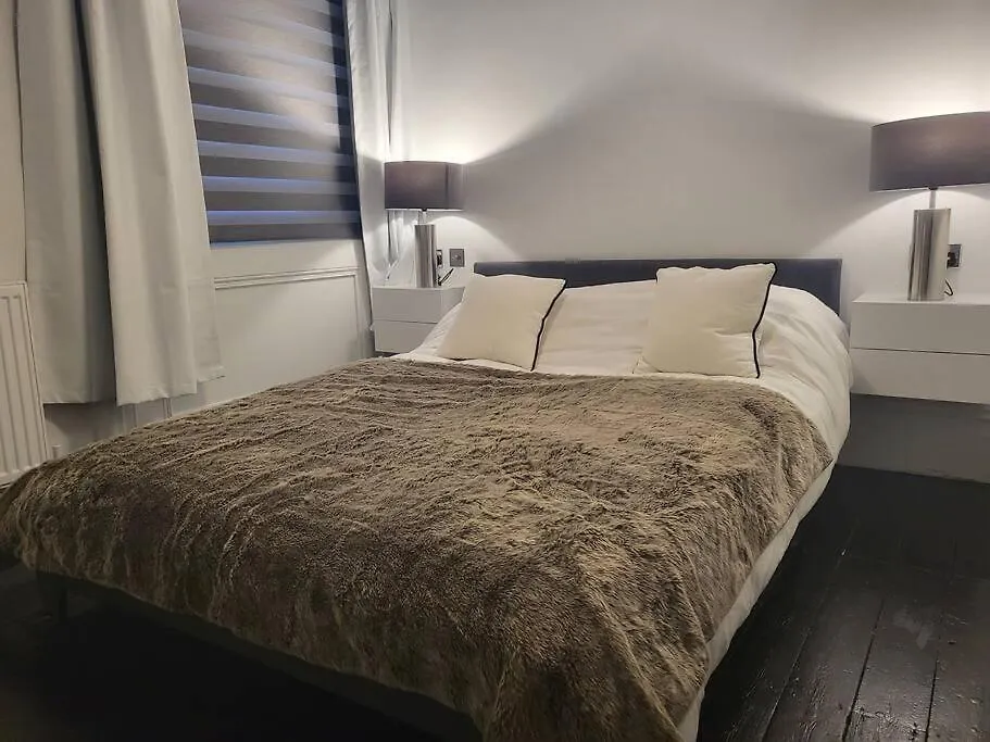 9 Modern Classic - Spacious One Bed Apartment - Great Location - Free Onsite Parking - Comfy Bed Brighton