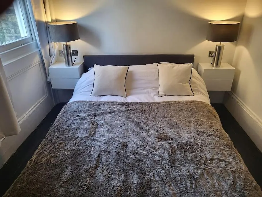 9 Modern Classic - Spacious One Bed Apartment - Great Location - Free Onsite Parking - Comfy Bed Brighton