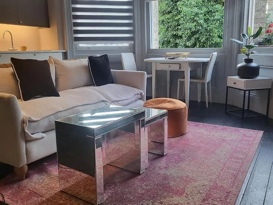 9 Modern Classic - Spacious One Bed Apartment - Great Location - Free Onsite Parking - Comfy Bed Brighton