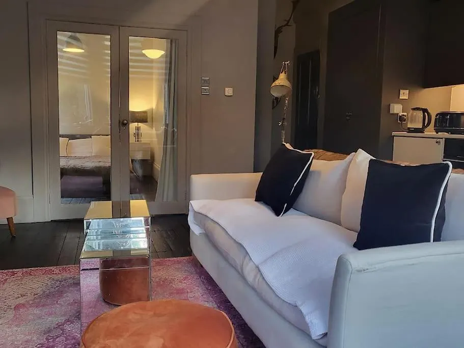 9 Modern Classic - Spacious One Bed Apartment - Great Location - Free Onsite Parking - Comfy Bed Brighton