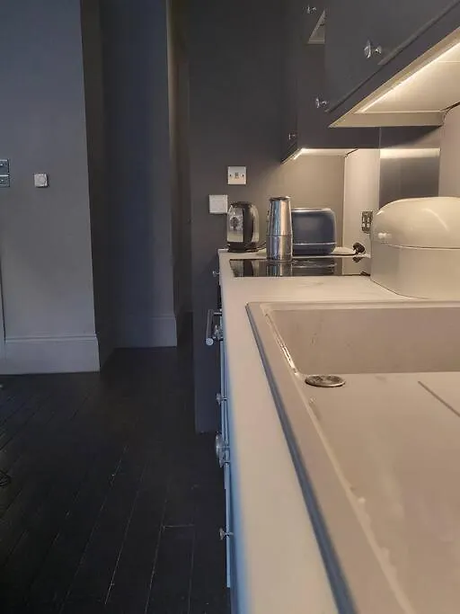 9 Modern Classic - Spacious One Bed Apartment - Great Location - Free Onsite Parking - Comfy Bed Brighton